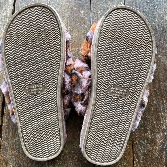 Leopard Print Fuzzy Slippers - Picture 2 of 3